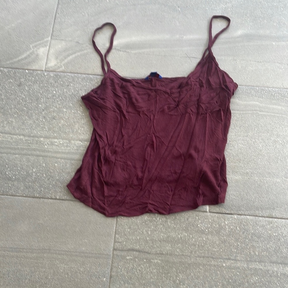 V-Neck Cropped Tank - Picture 2 of 2